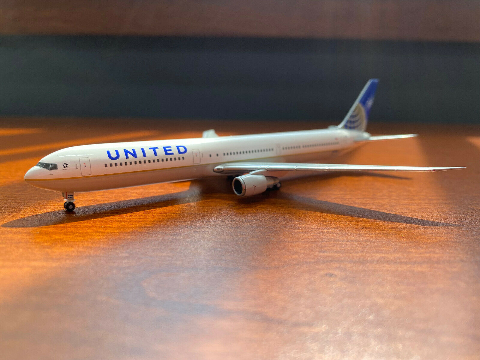 Herpa 1:400 • United Airlines 767-424er In 2011s Colors, N69063 • #562416